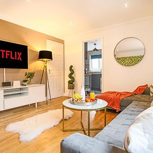 Pannier House - Central Mk - Free Parking, Garden, Smart Tvs With Netflix By Yoko Property Μίλτον Κέινς Exterior photo