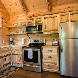 Dogwood Cabin By Amish Country Lodging Βίλα Berlin Exterior photo