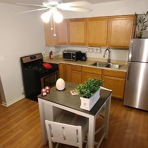 Cozy 1 Bedroom, 1 Min From Irving Park Blue Line, Free Parking Σικάγο Exterior photo