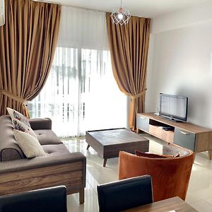 Luxury Two-Bedroom Apartment In Amazing Place Lukomorye E5 Καραβάς Exterior photo