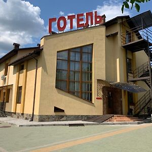 Kapriz Ξενοδοχείο Kamianets-Podilskyi Exterior photo