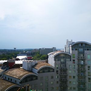 Town Centre Penthouse Διαμέρισμα Μπεϊσινγκστόουκ Exterior photo