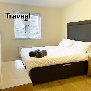 Travaal.Om - 2 Bed Serviced Apartment Farnborough Φάρνμπορο Exterior photo