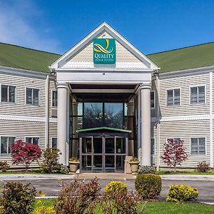 Quality Inn And Suites Newport - Μίντλταουν Exterior photo