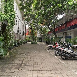 Urbanview Hotel Minongga Pondok Labu By Reddoorz Τζακάρτα Exterior photo