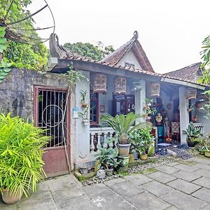 Oyo Homes 91054 Desa Wisata Budaya Kebondalem Kidul Solo Exterior photo