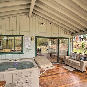 Cozy Pine Retreat With Private Hot Tub And Views Βίλα Exterior photo