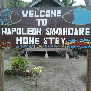 Napoleon Sawandarek Homestay Pulau Mansuar Exterior photo