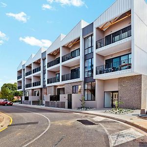 Jewel On Jubilee - New 1 Bed Apt With Parking Διαμέρισμα Port Adelaide Exterior photo