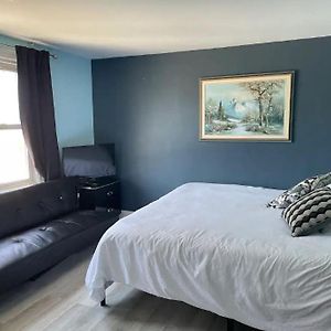 2 Bedroom Guest Suite With Kitchen And Private Bathroom - Off 401 Downtown Κίνγκστον Exterior photo