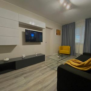Small Modern Apartment Κραϊόβα Exterior photo