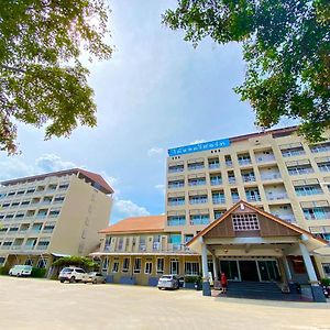 Maihom Resort Hotel Nakhon Sawan Exterior photo