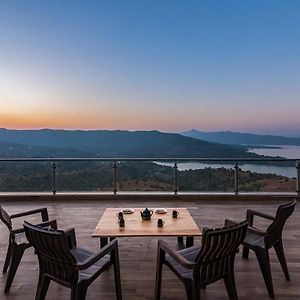 Eyes On The Lake By Stayvista - A Hillside Villa With A Captivating View Of The River Πούνε Exterior photo