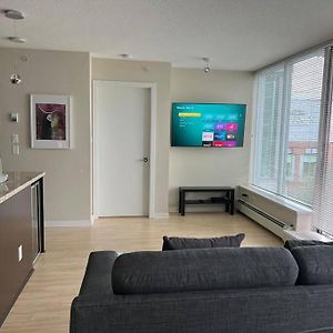Lovely 1 Bedroom Condo With Pool And Hot Tub Βανκούβερ Exterior photo