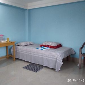 Backpackers'Haven Bed and Breakfast Γουβαχάτι Exterior photo