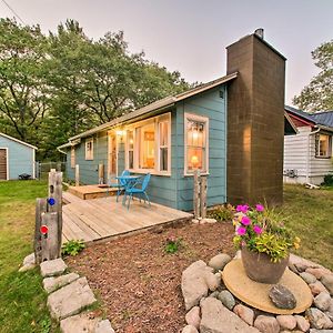 East Tawas Cabin With Deck, Backyard And Fire Pit! Βίλα Exterior photo
