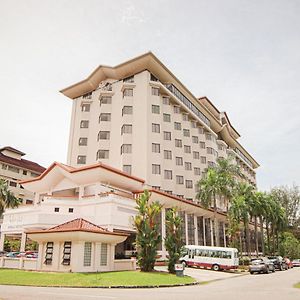 Mulia Hotel Μπαντάρ Σερί Μπεγκαβάν Exterior photo