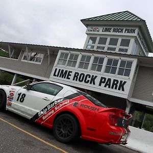 Walk To The Outfield Of Lime Rock Park Διαμέρισμα Salisbury Exterior photo