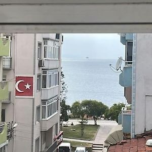 Cadde Ustu, Deniz Manzarali Ferah Bir Daire Διαμέρισμα Gemlik Exterior photo