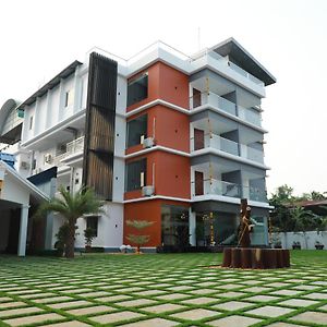 Achoos Residency Ξενοδοχείο Tiruvalla Exterior photo