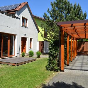 Large House With Parking, 30 Min To Prague Center Βίλα Uvaly  Exterior photo