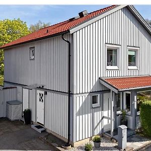 Modern And Luxurious House -13 Min By Train From Gothenburg Βίλα Surte Exterior photo