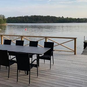 Waterfront House With Jacuzzi & Jetty In Stockholm Βίλα Exterior photo