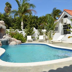 Luxury Villa With Private Pool Near Mambo And Cabana Beach Βίλλεμσταντ Exterior photo
