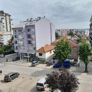 Aki Apartman Διαμέρισμα Κραγκούγιεβατς Exterior photo