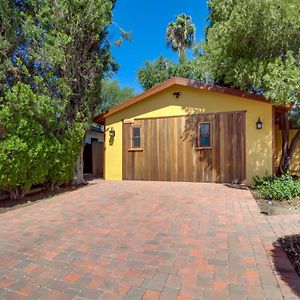 Sleek Woodland Hills Retreat With Shared Pool And Yard Διαμέρισμα Λος Άντζελες Exterior photo