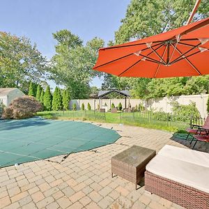 New York Abode With Pool And Patio, Near Times Square! Διαμέρισμα Islip Terrace Exterior photo