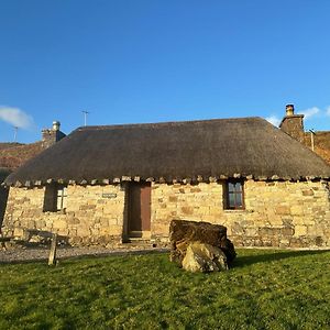 Tigh Mairi At Mary'S Thatched Cottages Elgol Exterior photo