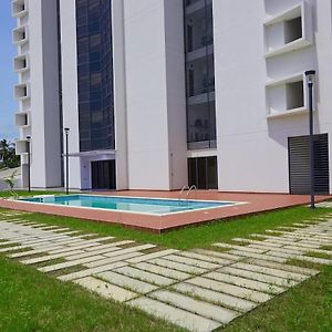 Luxurious Penthouse With Luxurious Pool Διαμέρισμα Sekondi-Takoradi Exterior photo