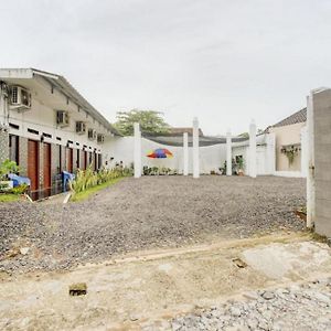 Oemah Ratu Hostel Syariah Redpartner Μπαντάρ Λαμπούνγκ Exterior photo