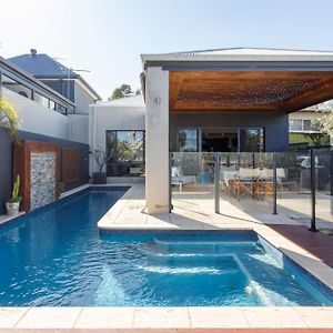 Stella Retreat - Townhouse With Pool Βίλα East Fremantle Exterior photo