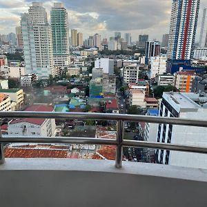 Robinson Manila Birchtower Ξενοδοχείο Exterior photo