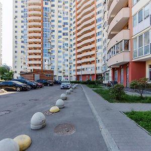 Large 2 Room Apartment With A Beautiful View 2 Min Metro Chernigivska Κίεβο Exterior photo