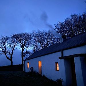 Thistle Thatch Cottage And Hot Tub - Mourne Mountains Νιούκασλ Exterior photo