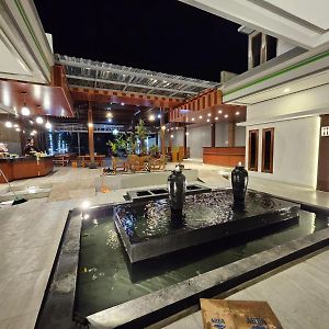 Omah Joglo Bugis Ξενοδοχείο Wendit Exterior photo