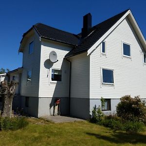 Haus Auf Der Insel Skuloya Βίλα Ålesund Exterior photo