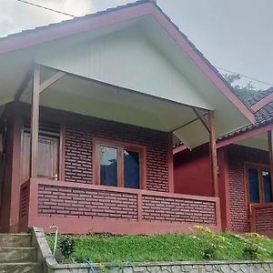 Villa Kampoeng City Wonosalam Mitra Reddoorz Jombang Exterior photo