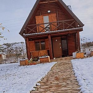 Log Cabin In Strezovce Βίλα Κουμάνοβο Exterior photo