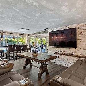 Villa With Outdoor Sauna, Outdoor Bar And Pergola With Games Μαϊάμι Exterior photo
