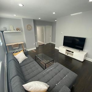 Luxury 3 Bdr Apt With Backyard And Off-Street Parking Διαμέρισμα Watertown Exterior photo