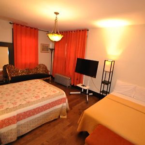 Ewr Airport Multilevel Guest House Room With 2-3 Beds Νιούαρκ Exterior photo
