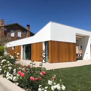 Passivhaus Con Jardin En La Rioja Βίλα Entrena Exterior photo