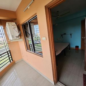 Rr Guest Διαμέρισμα Καλκούτα Exterior photo