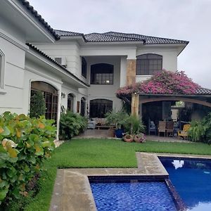 Casa En Samborondon Βίλα Γκουαγιακίλ Exterior photo