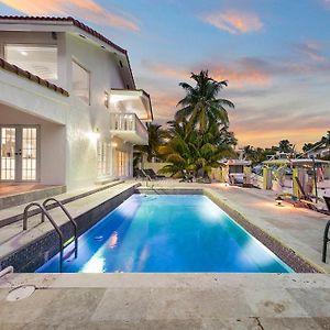 Villa Sola - Waterfront Elegant W/ Lush Greenery And Charm North Miami Beach Exterior photo