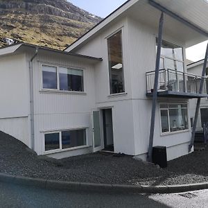 Amazing Sea And Mountain View Διαμέρισμα Klaksvík Exterior photo